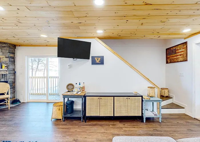 Waterfront Escape On Long Lake! Ski, Paddle + Play