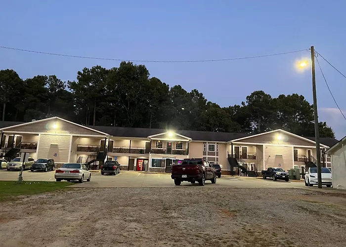 High Falls Inn & Suites