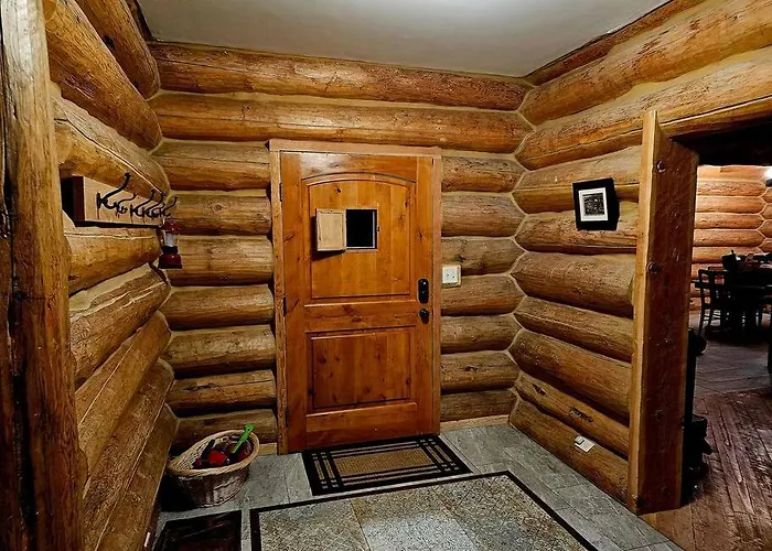 Moose Mtn Lodge/Luxury Cabin/Hot Tub/Fireplace