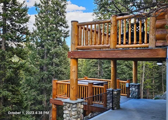Moose Mtn Lodge/Luxury Cabin/Hot Tub/Fireplace