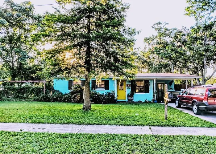 Surfers Paradise: Cozy Home Near Hanna Park Poles
