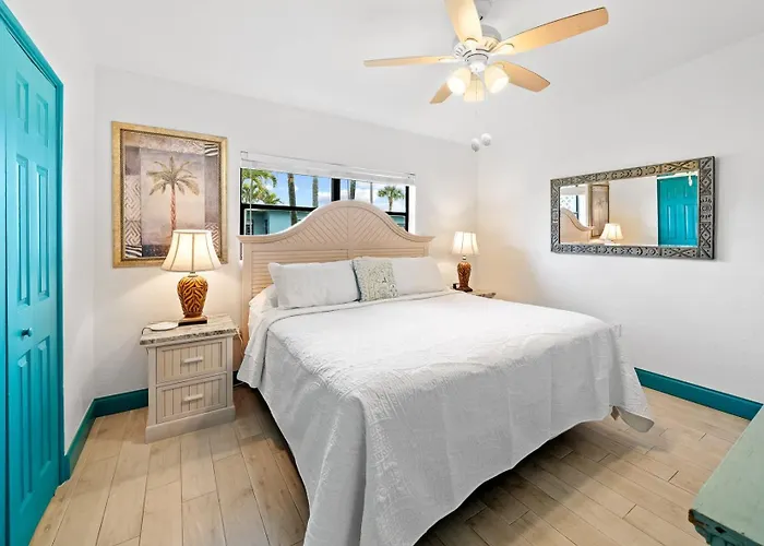 Uptown Cottage - Walk To The Beach And Restaurants