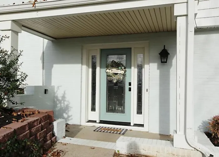 5 King Beds, 1Q 1Full P/O Newly Remodeled 2800 Sq Ft