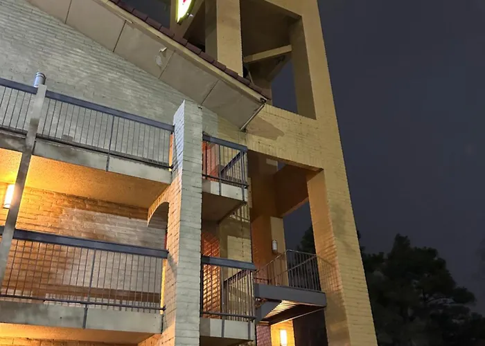 Super 8 By Wyndham The Woodlands North