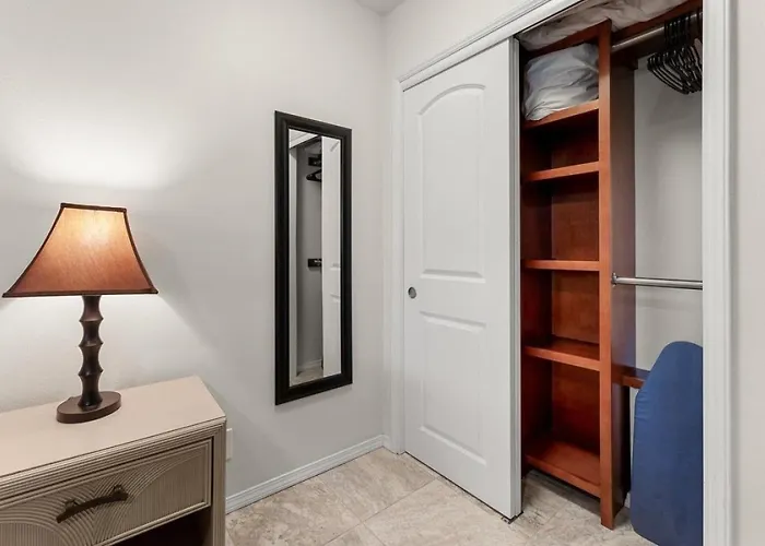 Luxury Condo At Kameole Beach T106