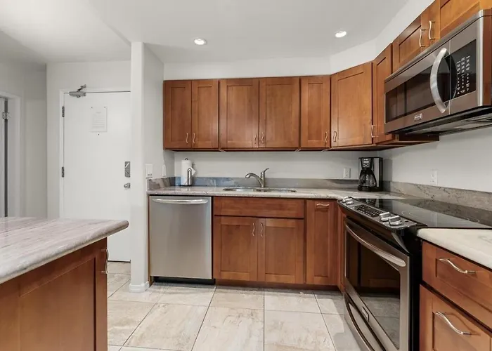 Luxury Condo At Kameole Beach T106