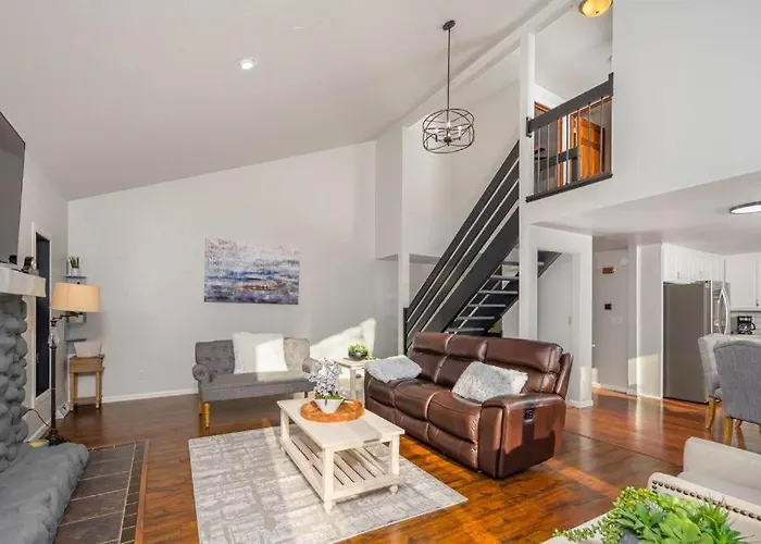 Green Bay Cozy Home, 3 Bed Rooms, 6 Beds, 2 Bath