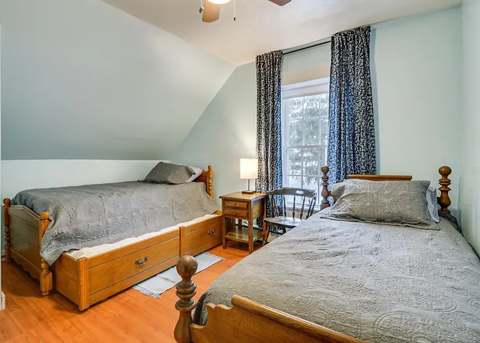 Great For Groups! Spacious Wilton Getaway W/ Deck