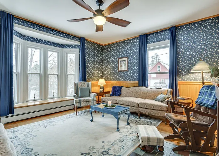 Great For Groups! Spacious Wilton Getaway W/ Deck