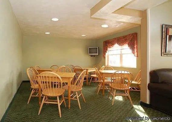 Econo Lodge Inn & Suites