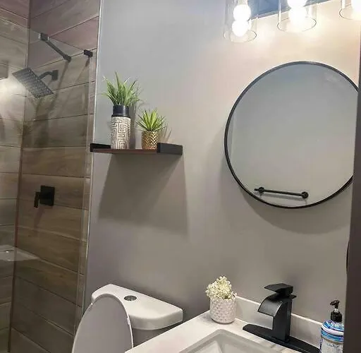 Stylish Studio-Free Parking, Prime Location