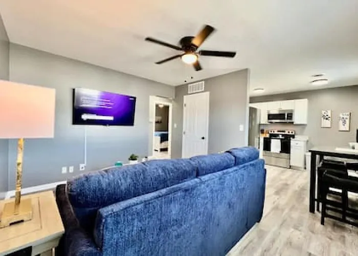 Sleek Remodeled Design 2 Bed Trenton, Oh Apartment
