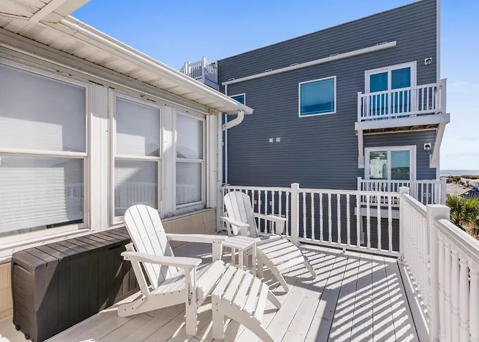Bombastic Home - Steps To Beach - Gamerm - Hot Tub - Pet Friendly