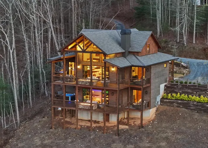 Luxury Cabin Mountain Views Pool Table Hot Tub