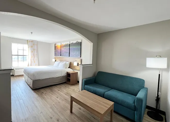 Days Inn By Wyndham Dallas Plano