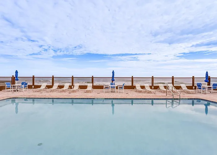 Beachfront Studio W/ Community Indoor Pool!