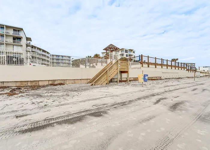 Beachfront Studio W/ Community Indoor Pool!