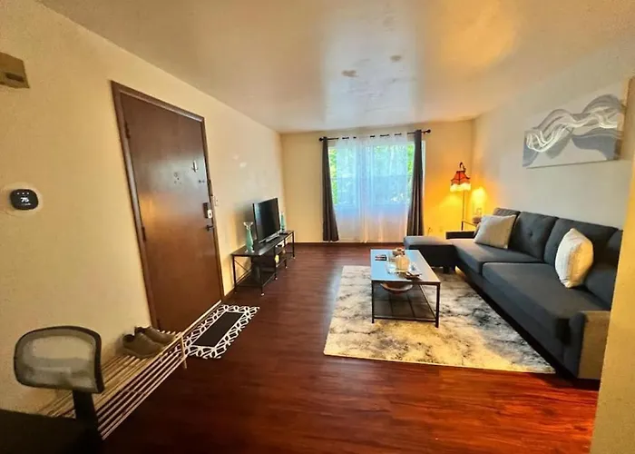 Quiet Cozy 2Br Apt Black Out Curtains