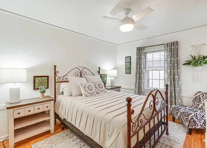 < 1 Mi To Midtown: Pet-Friendly Home In Reno!