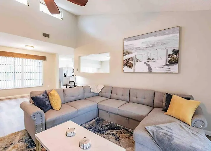 Poolside Oasis-5 Miles From Venice Beach