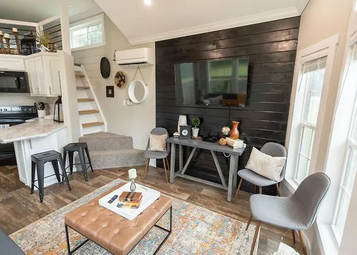 Pets Welcome Tiny House + Guadalupe River Access