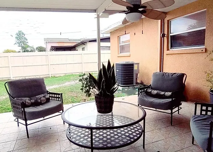 Loft Close To Downtown, Raymond James Stadium, Airport And Many More Places