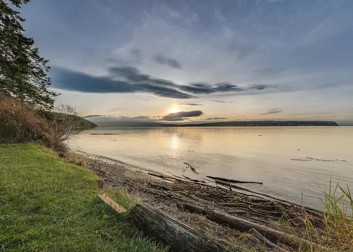 Port Townsend Escape W/ Deck, Bay & Mountain Views