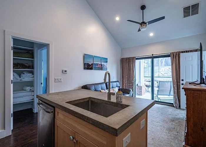 Guest House - 1 Bedroom North Salt Lake Stay