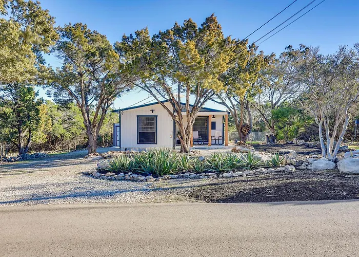 Awesome Canyon Lake Home: Rooftop Deck & Fire Pit!