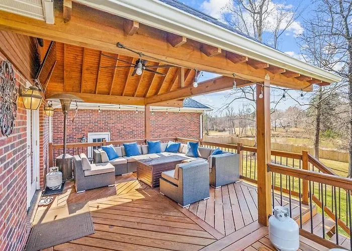 Fantastic Cottage With Big Backyard Near The City