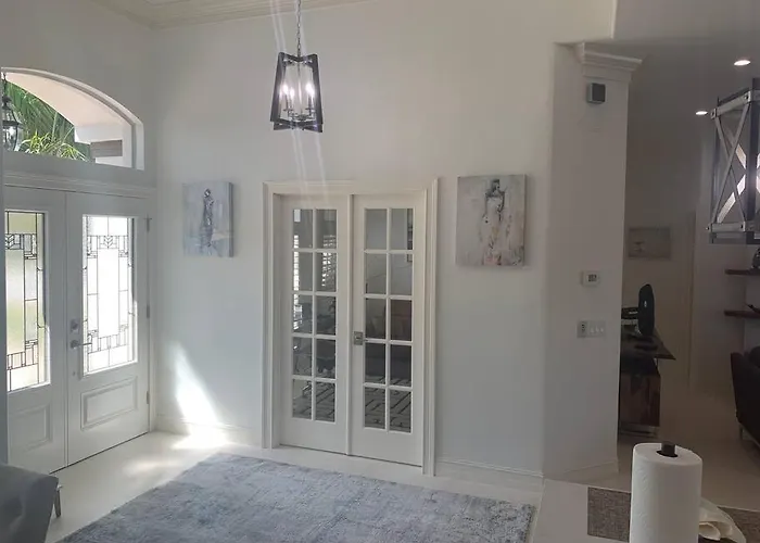 Aaa - Marco Island Luxury Home, Walk To The Beach.