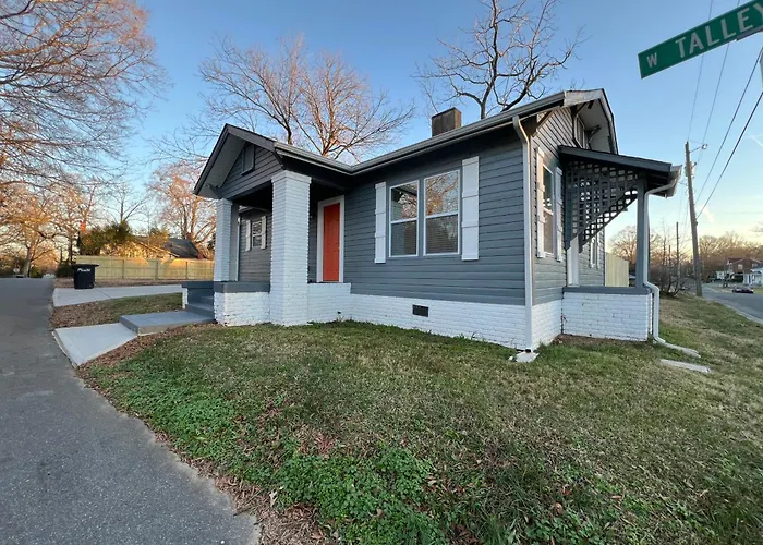 Mid Century 1/4 Mile To Downtown Main Street - Breweries, Coffee, Dining, Shops