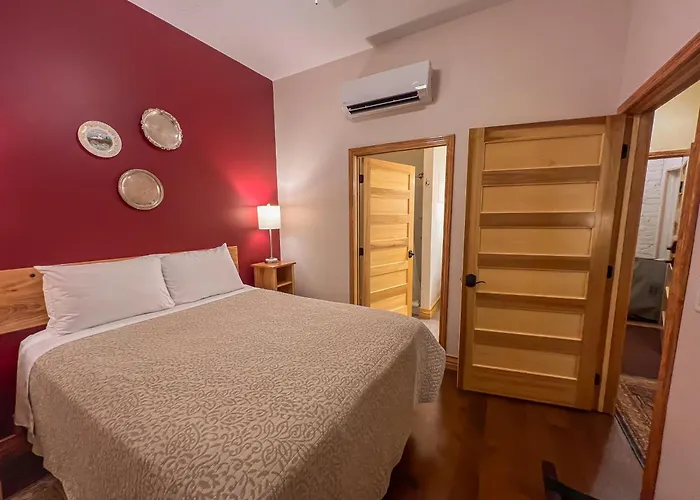 Elkader Suites