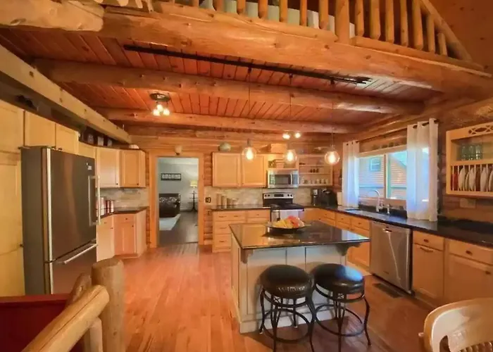 Rustic U.P. Retreat In Marquette