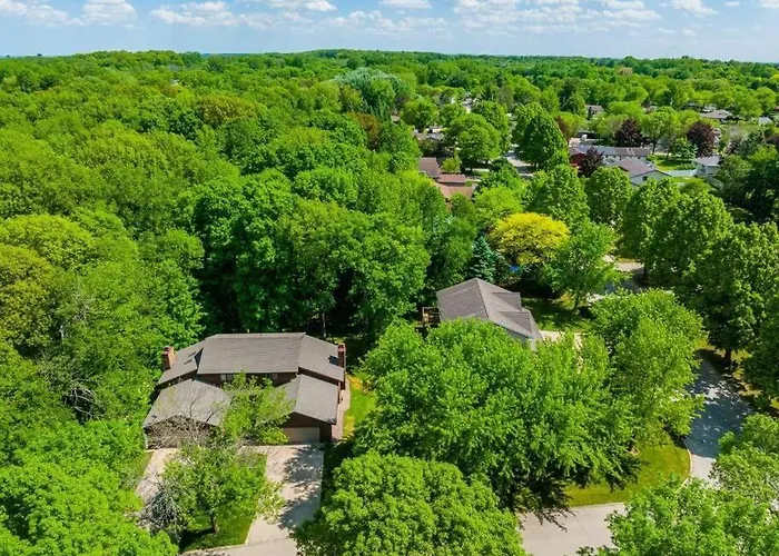 Green Bay Cozy Home, 3 Bed Rooms, 6 Beds, 2 Bath