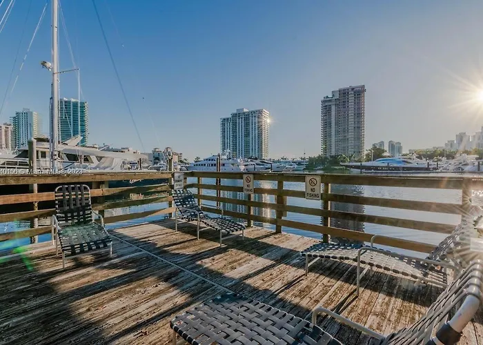 Spacious 3 Bedroom Condo In Aventura