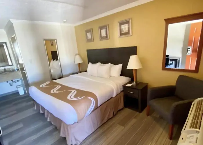 Hibiscus Inn & Suites