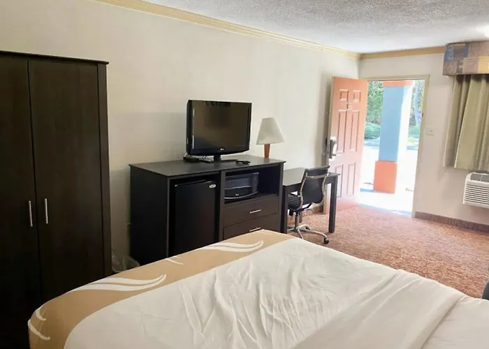 Hibiscus Inn & Suites