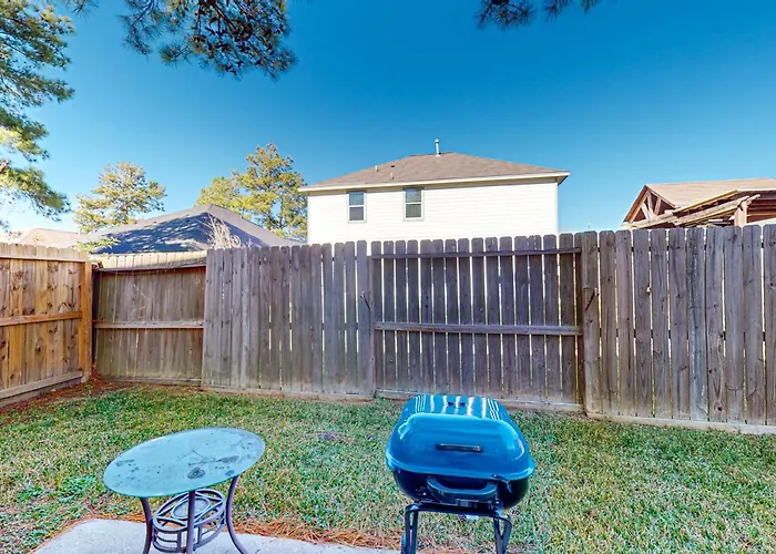 3 Mi To Downtown Conroe: Updated Townhome W/ Yard
