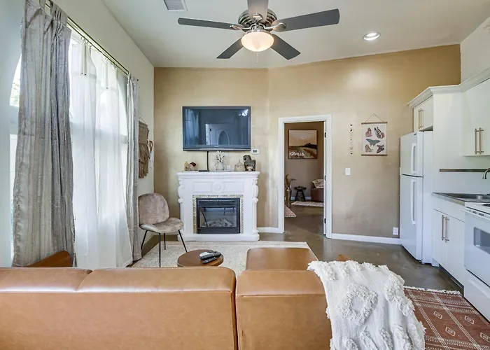 Cozy Alpine Cottage Near Casinos & Trails!