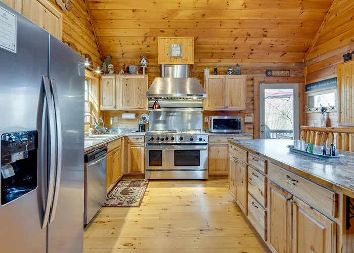 Pet-Friendly Cabin W/ Loft: 5 Mi To Lake Lure!