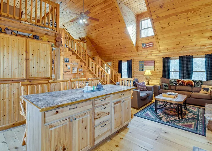 Pet-Friendly Cabin W/ Loft: 5 Mi To Lake Lure!