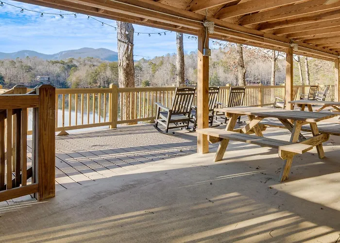 Pet-Friendly Cabin W/ Loft: 5 Mi To Lake Lure!