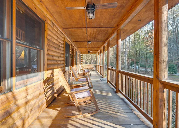 Pet-Friendly Cabin W/ Loft: 5 Mi To Lake Lure!