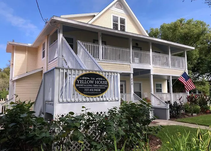 Overlooking Downtown Dunedin Two Bedroom Apartment No Kids, No Pets