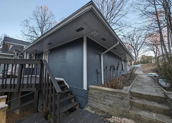 Modern Luxe Family & Groups Friendly Bungalow With Patio & Workspace