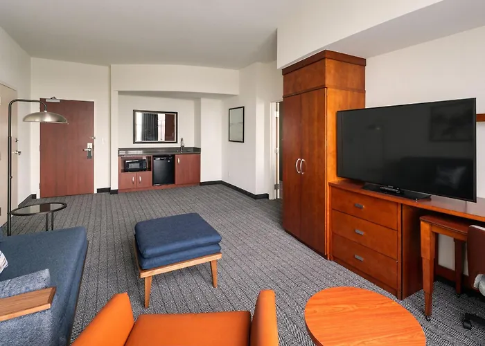 Courtyard By Marriott St. Petersburg Downtown