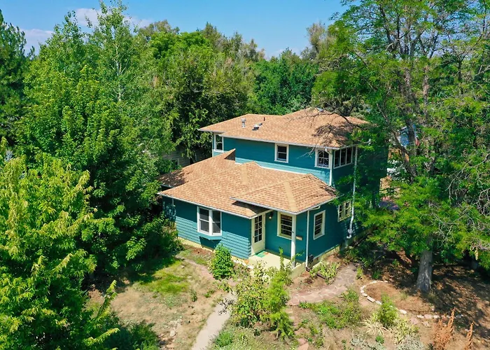 Beautiful Historic House In Central Longmont