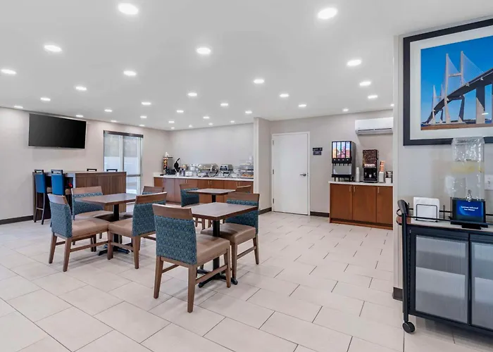 Comfort Inn & Suites Brunswick I-95