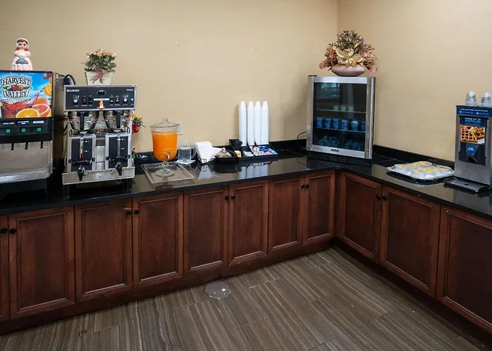Clarion Hotel Detroit Metro Airport
